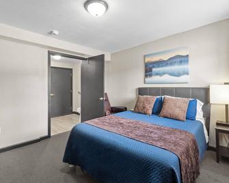 Ada Deluxe Queen Bedroom (River Access) - Lava Hot Springs