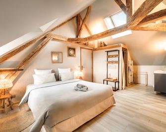 Old renovated tile in the forest - Villeneuve-sur-Yonne - Chambre