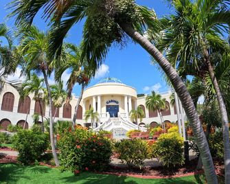 Divi Carina Bay Beach Resort & Casino - Christiansted - Außenansicht
