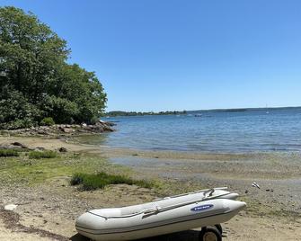 Oceanside Cottage On A Beautiful Private Beach - Enjoy Your Maine Vacation! - Falmouth