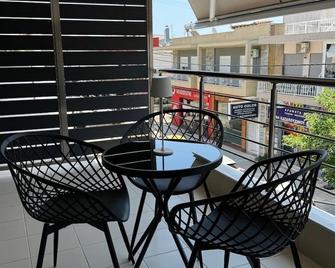 Local Suites - Nea Moudania Chalkidiki - Nea Moudania - Balkon