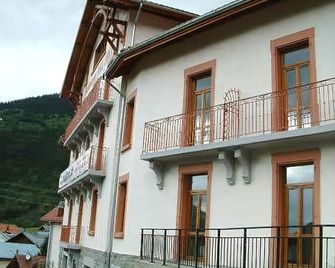 Auberge Du Val Joli - Séez - Edificio