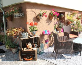 Spacious comfortable quiet apartm. 80sqm, balcony, mountain view, parking, wifi - Salzburgo - Patio