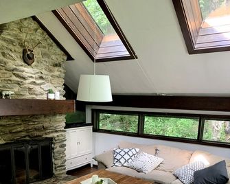 Cozy Cabin Rental with Fireplace near Killington Mountains in Vermont - Pittsfield - Sala de estar