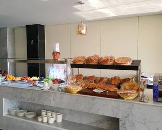 Tamara Beach Resort, Al Khobar Half Moon Bay-'Families Only' - Al Khobar - Buffet