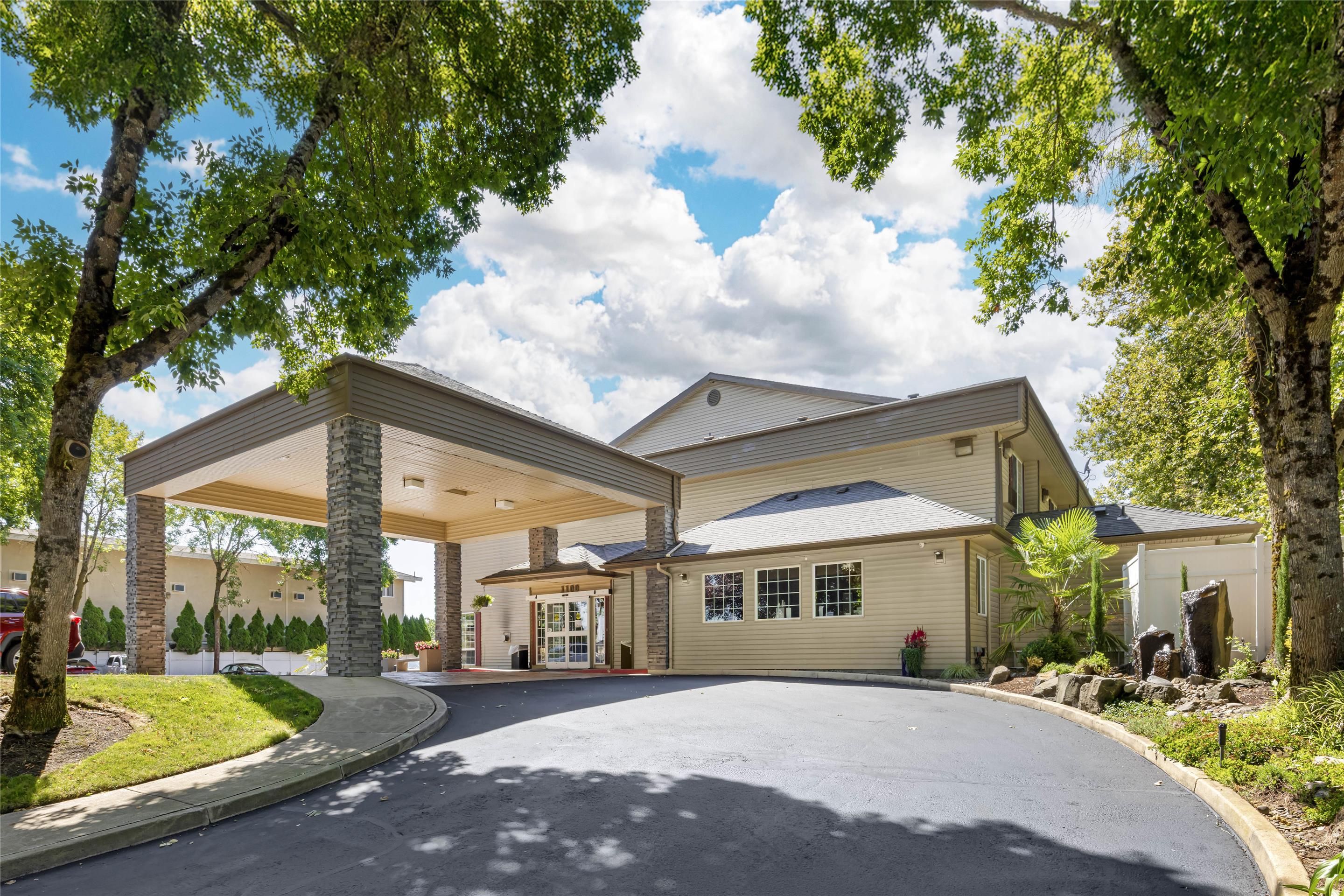 Best Western Plus Prairie Inn - Albany - Edificio