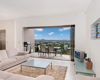 Noosa Penthouse close to Hastings Street - Unit 2 Vue, 28 Edgar Bennett Ave - Noosa Heads - Stue