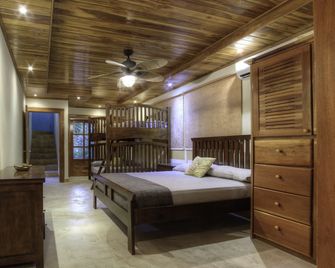 Family Oasis Minutes Walk to the Playa Guiones - Esperanza - Habitación