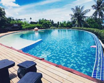 The Cinnamon & Saphansufan Resort Kohmak - 庫德島 - 游泳池