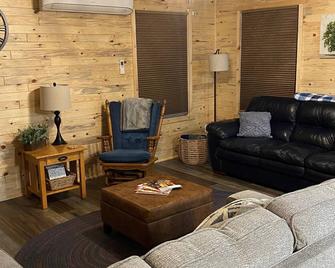 The Oaks - Frankenmuth/Birch Run - Birch Run - Living room