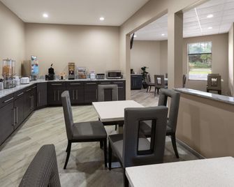 Super 8 by Wyndham Pascagoula - Pascagoula - Зручності