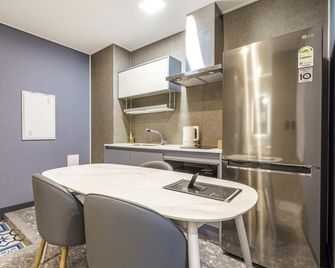 The Muse Hotel & Residence - Busan - Bedroom