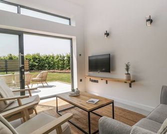 Tilia Barn, Family Friendly, Luxury Holiday Cottage In Wincanton - Wincanton - Living room