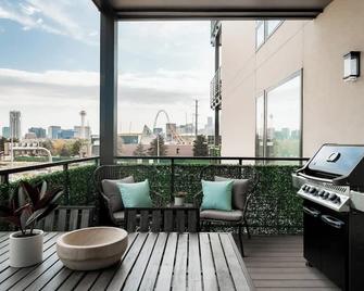 Gameday Oasis - Private Balcony - Jefferson Park - Tesoro - Denver - Balcón