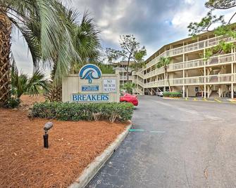 Ocean Views and Pool Access Hilton Head Getaway - Hilton Head Island - Building