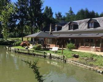 Le Moulin Calme - Vaas - Vista del exterior