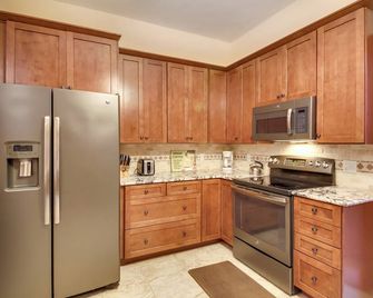 Steps to Shops & Dining: Historic Dtwn Wallace Gem - Wallace - Kitchen