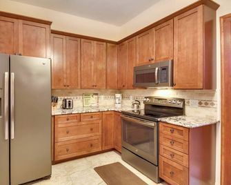 Steps to Shops & Dining: Historic Dtwn Wallace Gem - Wallace - Kitchen