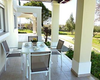 Panoramic Sea View Villa 4 Min to Beach - Tigaki - Innenhof