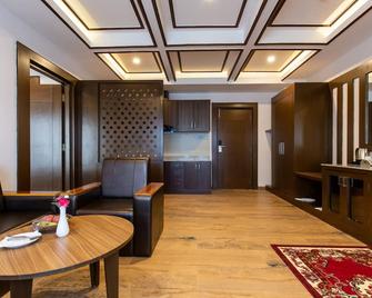 Mourya Hotel - Siddharthanagar - Living room