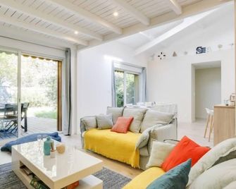 Holiday Home Le Chant Des 4 Sirènes by Interhome - La Teste-de-Buch - Wohnzimmer