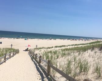 Brant Beach - One House Off Ocean - Beach Haven - Beach