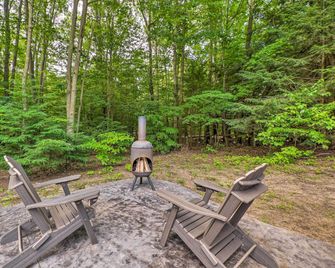 Cozy Whitehall Hideaway w/ Hot Tub + Chiminea! - Whitehall