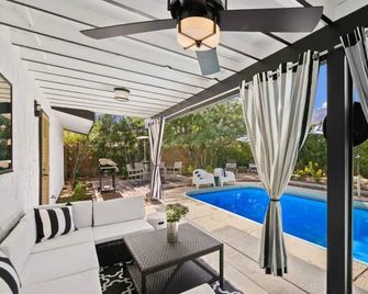 The Colony Enclave - #1 Hideaway in Palm Springs - Palm Springs - Piscina