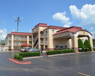 Days Inn by Wyndham Nashville Airport - Nashville - Bygning