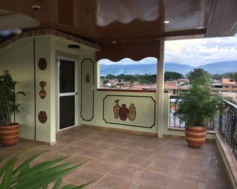 The Clover Home - Palmira - Balcony