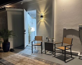 Serene Stays Naples - Naples - Patio