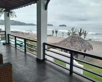 La Mansión. Al pie del mar. - Puerto Cayo - Balcony
