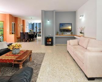 Villa & Lodge Bat Galil - Yesud HaMa‘ala - Sala de estar