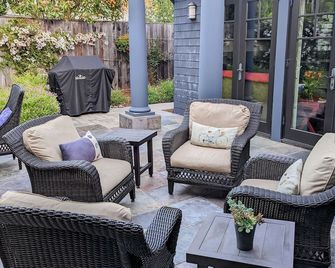 Upscale Guesthouse with Bonus Studio and Lush Garden - San Luis Obispo - Patio