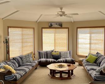 Wonderful Family Home On Ocean Block With Ocean Views From Rooftop Deck - Barnegat Light - Sala de estar