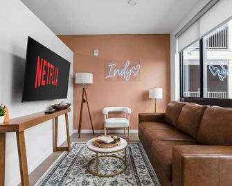 Luxury Downtown High-Rise Suite with Pool & Gym - Indianapolis