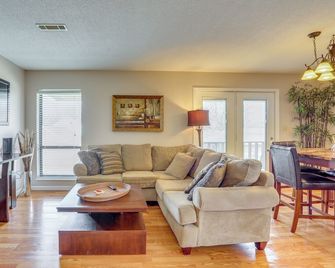 Cozy Stay Near Downtown & Lake Wappapello - Poplar Bluff - Living room