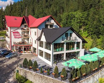Piscul Negru Hotel - Transfagarasan - Arefu - Building
