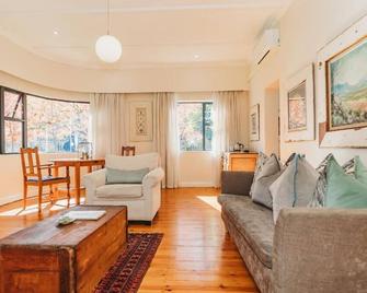 Acorn Guest House - George - Sala de estar