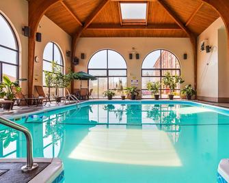 بست وسترن ميوزيك كابيتال إن - برانسون - حوض السباحة