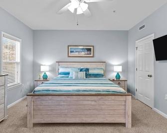 Luxury Condo 3bdr 2bth 4 bed with Beach Pool Golf Boat Ramp Pickle Ball - Southport - Slaapkamer