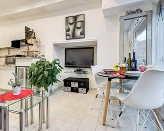 Emma - Bakarac - Salle à manger