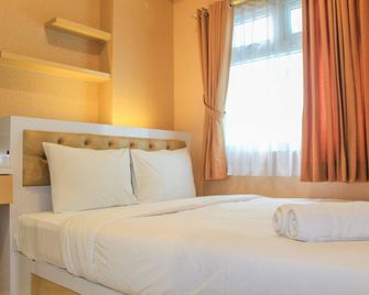 Minimalist and Homey 2Br Aparment at Green Pramuka Near Mall - Yakarta - Habitación