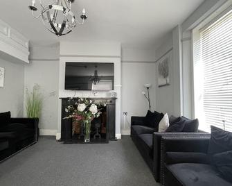 OYO Watton Vibe Hotel - Watton - Wohnzimmer