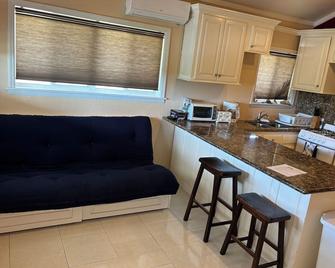 Tranquil Sunrise Cottage Is Right Next To The Fyre Festival Site. - Georgetown - Küche