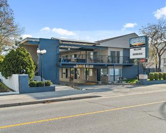 Okanagan Lakefront Resort - Penticton - Building