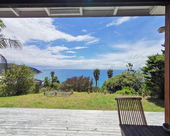 Stunning Eco Cabin with views of full stretch of 90 Mile Beach and Ahipara - Ahipara - Balkon