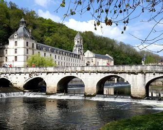 Boutique studio with characterful decor, private pool pool & holistic therapies. - Saint-Paul-Lizonne