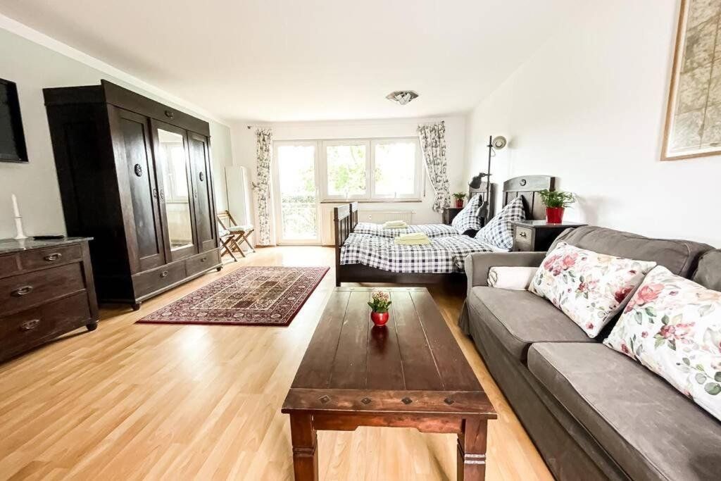 Apartment am Auensee mit großer Terrasse & Privat-Parkplatz - לייפציג - חדר שינה