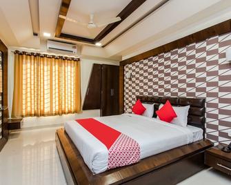 OYO 23640 Hotel Sai Kripa - Dewas - Habitación